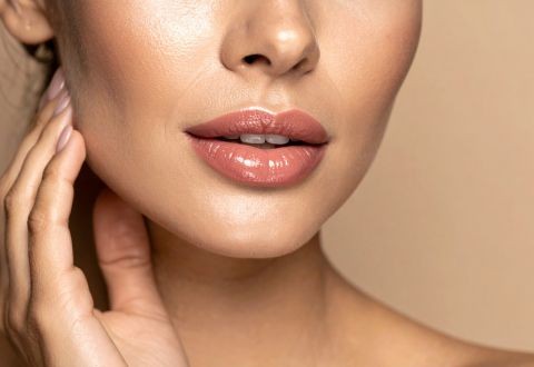 Cuidado Intensivo de Manos y Labios: La Batalla contra el Frío Extremo del Invierno