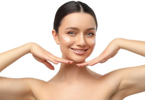 Rutina facial reparadora para el frío: piel sana todo el invierno